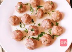 Illustration of how to make shrimp and pork balls 11