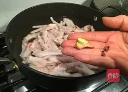Illustration of how to make pickled pepper and chicken feet 2