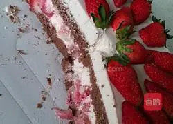 Strawberry Mousse (8-inch) Recipe Illustration 12