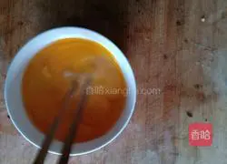 Illustration of how to make fried eggs with garlic sprouts 4