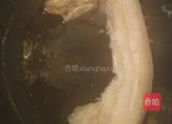 Illustration of twice-cooked pork, pork belly, garlic sprouts and Pixian bean paste 1