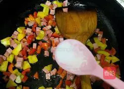 Illustration of how to stir-fry three diced broccoli 10