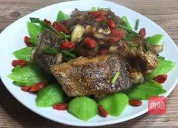 Illustration of how to make fried hairtail with garlic 13