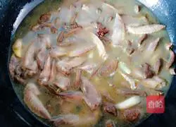 Illustration of how to cook chicken wings and stewed mushrooms 14