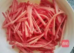 Shredded beef with pickled peppers Illustration of how to do it 2