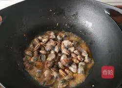 Illustration of how to make stir-fried basil with perilla 6