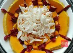 Illustration of how to make steamed pumpkin with lily and red dates 7