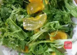 Illustration of how to make cold chrysanthemums into eggs 3