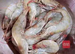 Illustration of braised prawns in tomato sauce and oil 1