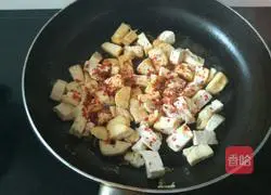 Illustration of how to make homemade tofu cubes 4