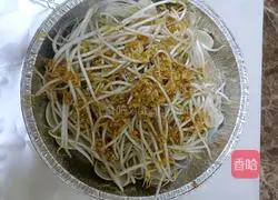 Illustration of making bean sprouts and vermicelli in white pot 11