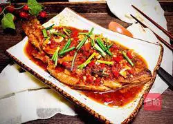 Illustration of how to make yellow croaker with chopped pepper 8