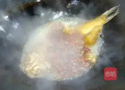 Illustration of how to cook Diaozi fish in a pan 4