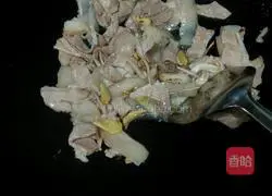 Illustration of how to cook twice-cooked pork with tea tree mushrooms 6