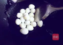 Illustration of how to make fried quail eggs and three delicacies 3