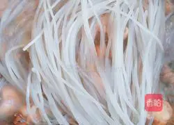 Illustration of how to make stewed chicken nuggets with dried mushrooms 17