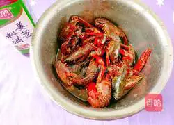 Illustration of how to make spicy crayfish 8