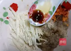 Illustration of how to make shrimp bean curd rolls 10