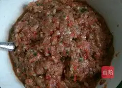 Illustration of how to cook clear soup with hand 2