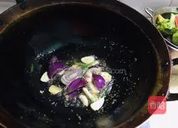 Illustration of how to make assorted shrimps in hot pot 6