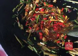 Illustration of how to make spicy huajia 4