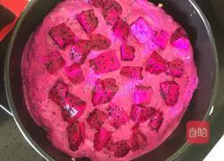 Illustration of how to make dragon fruit yogurt mousse cake 8