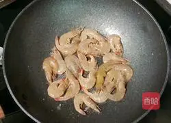 Illustration of how to make salt and pepper shrimp 7