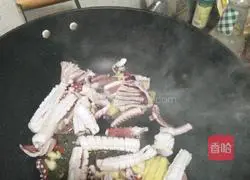 Illustration of how to make fried squid with celery 10