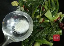 Illustration of how to make stir-fried phoenix tail 6