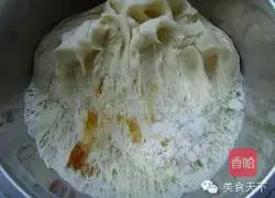 Illustration of how to make barbecued pork buns 3