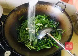 Illustration of how to make fried squid shreds with leeks 7