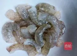 Illustration of how to make lychee shrimp balls 3