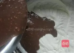 Illustration of how to make cocoa mousse cake 8