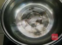 Illustration of how to make tomato and pork pasta 5