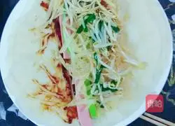 Illustration of how to eat spring pancake rolls at the beginning of spring 12