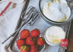 Illustration of how to make strawberry cheese mousse/ice cream cake for an eighteen-year-old girl 2 