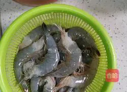 Illustration of how to make salt and pepper shrimps 2