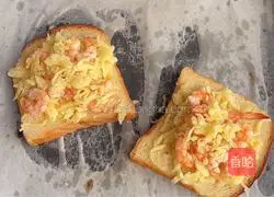 Illustration of how to make shrimp toast and cheese 7