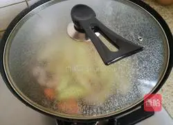 Illustration of how to make fried shrimps with luffa 7