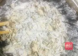 Illustration of how to make dry-fried river shrimp 3