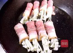 Illustration of how to make enoki mushroom bacon rolls 8