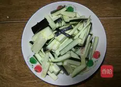 Illustration of how to make spicy stir-fried shredded eggplant 2