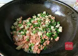 Illustration of how to make stir-fried three dices 7