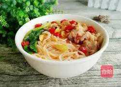 Illustration of how to make sour soup and fat beef noodles 15