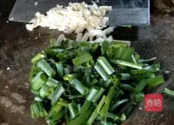 Illustration of how to make twice-cooked pork and fried tofu 4