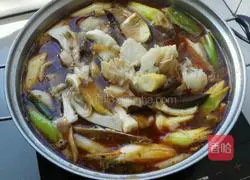 Illustration of how to make spicy boiled fish 5