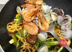 Seafood Spicy Hot Pot Recipe Illustration 8