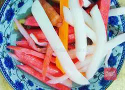 Illustration of Sichuan Sour Radish and Duck Soup 3