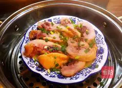 Illustration of how to steam cured chicken legs with potatoes 8