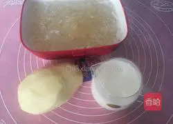 Chicken gravy and mashed potatoes Illustration of how to do it 1